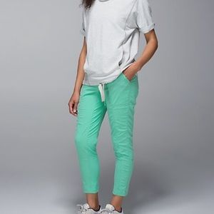 Lululemon mint green jogger pant
